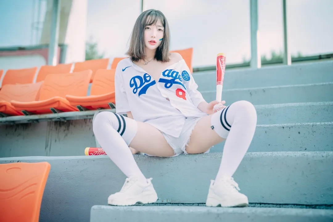 Son Ye-Eun Cheer Up in the Summer